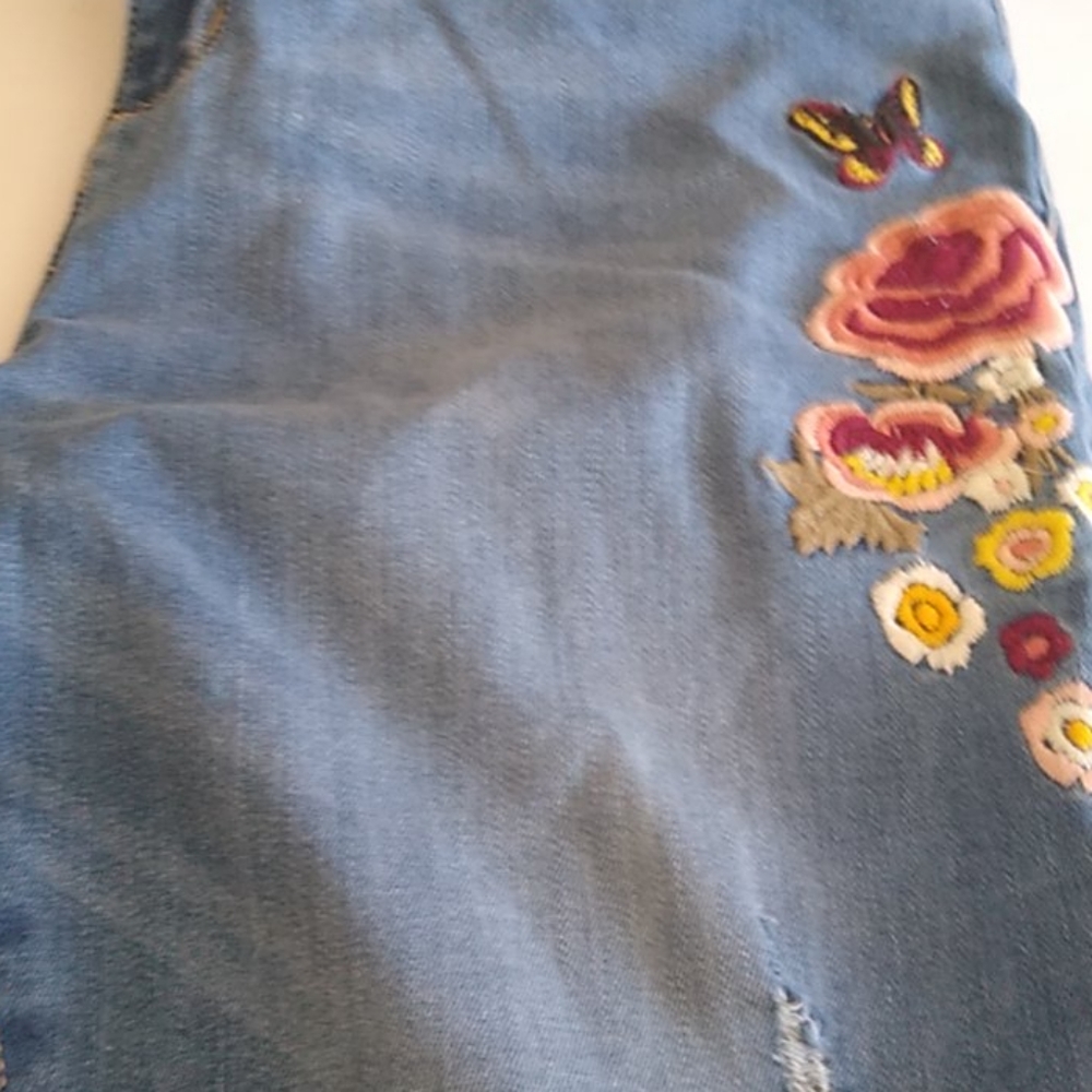 3/$15 The Children's Place girl's embroidered jeans